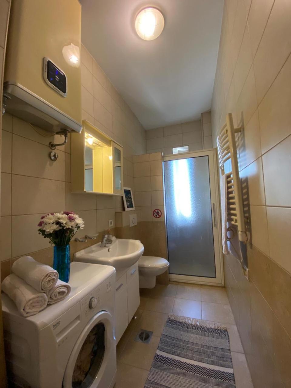 Stylish King Downtown Apartment Podgorica Bagian luar foto